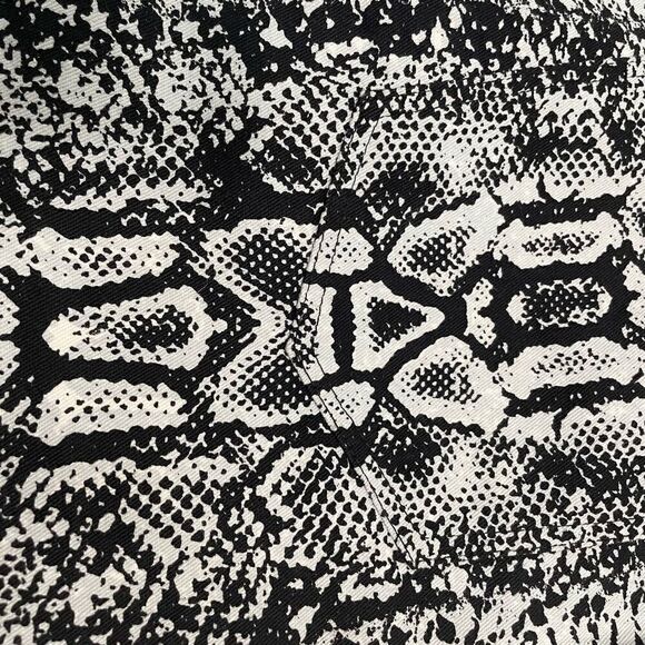 Urban Outfitters Motel Women’s Small Black Grey Snakeskin Print Mini Skirt - Picture 8 of 9